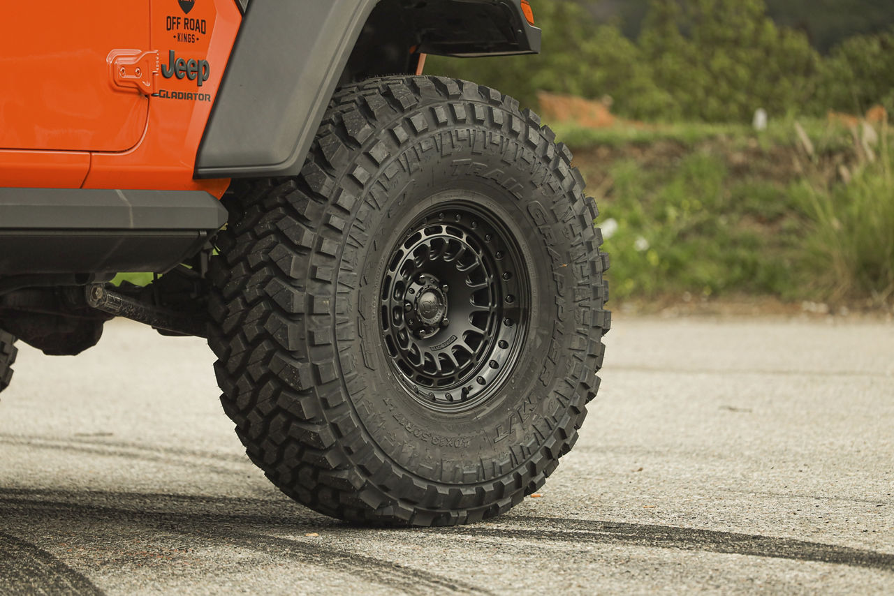 2020 Jeep Gladiator - Black Rhino SAHARA - Black | Wheel Pros